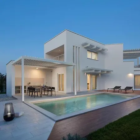 Georgiana Villa